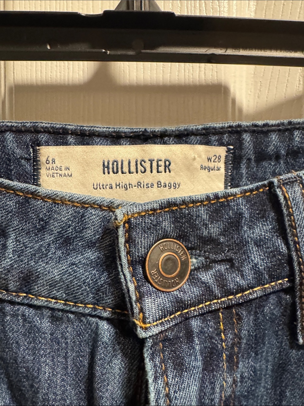 Hollister Straight Leg Jeans in Dark Blue Wash - Picture 3 of 3